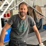 Vincent, entrepreneur accompagné en contrat CAPE par Petra Corse, dans son atelier de ferronnerie